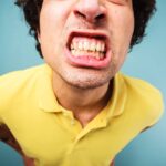 دندان قروچه (براکسیزم) چیست و چه تاثیراتی روی درمان ارتودنسی دارد؟